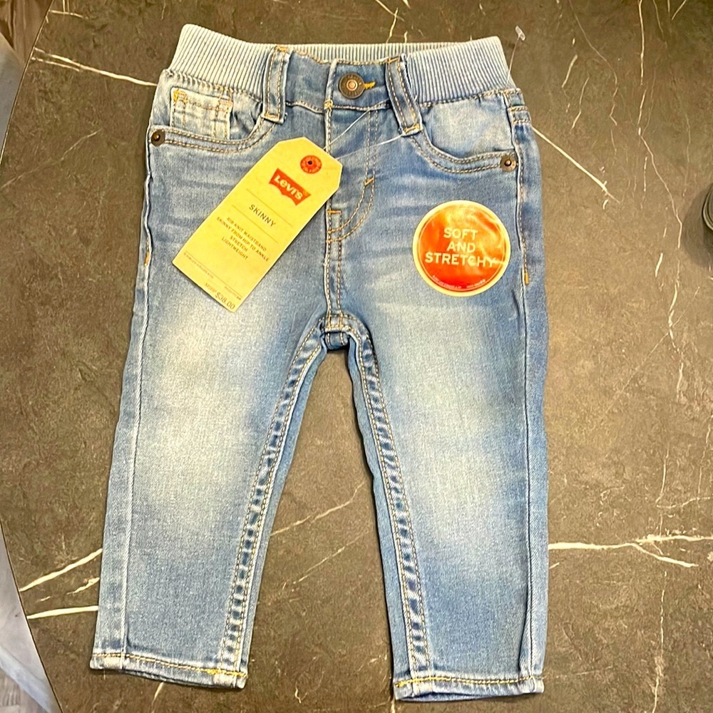 Levi’s (6M)